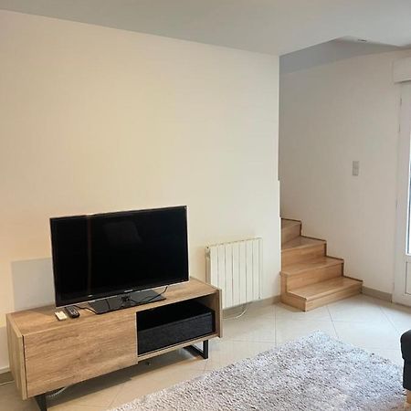 Ecu : Superbe Appartement Avec Exterieur Reims Luaran gambar
