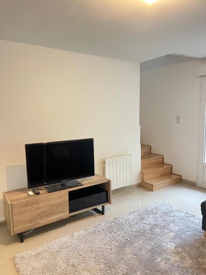Ecu : Superbe Appartement Avec Exterieur Reims Luaran gambar