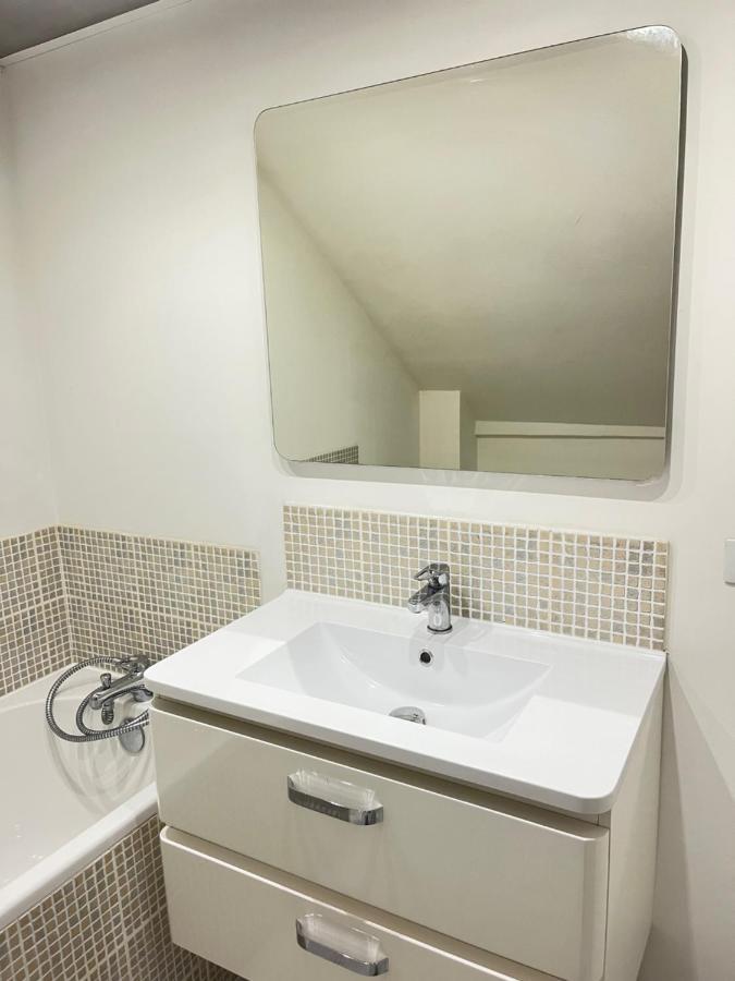 Ecu : Superbe Appartement Avec Exterieur Reims Luaran gambar