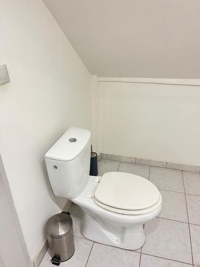 Ecu : Superbe Appartement Avec Exterieur Reims Luaran gambar